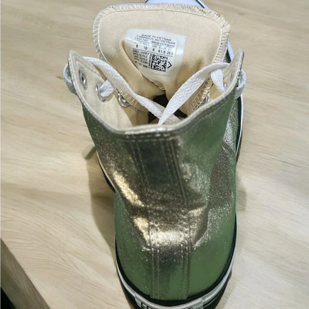 Converse Chuck Taylor All Star High Top Men’s Shoes Size Men 8, Women 10.